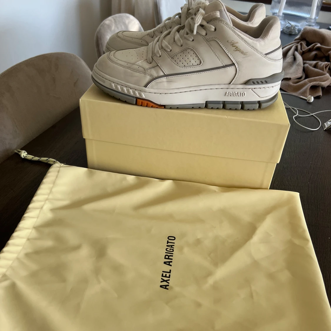 Axel Arigato skor