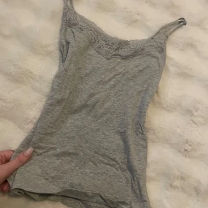 Spets linne  - Grått spets linne säljer även i flera färger 