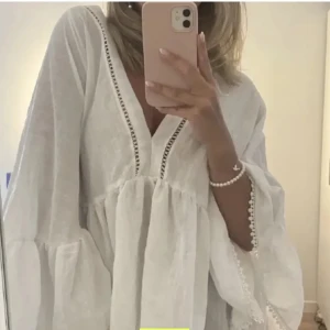 Zara blus - Säljer denna populära blus från zara💗super fin men kommer inte till användning  Stolek s 