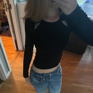Svart tajt tröja - Fin svart tröja från Gina Tricot 💓