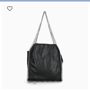 Tiamo väska - Tiamo väska köpt på scorett. Använd 1 gång så den är i ny sick. Köpte för 600kr säljer för 400kr men pris kan diskuteras vid snabb affär