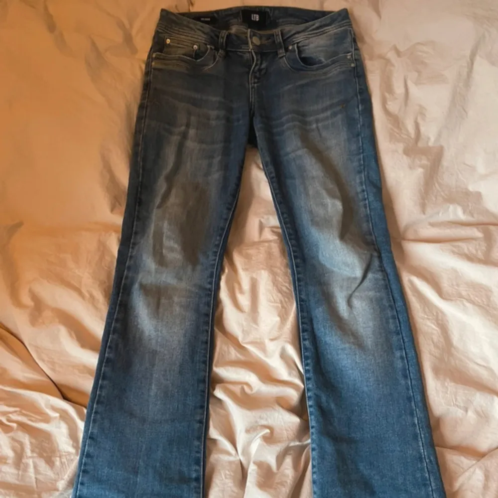 jätte fina ltb jeans, är lite slitna på baksidan längst ner. Jeans & Byxor.