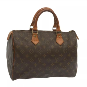 Louis Vuitton Speedy 30 - Louis Vuitton Speedy 30. Ett måste i väskkollektionen! Bra storlek för både vardagsbruk och resor. Perfekt att använda som skol-/arbetsväska. Speedy ger en touch av lyx och stil till varje outfit.