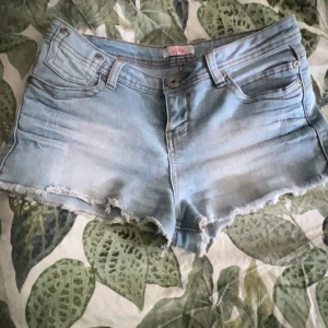 Shorts från sophik  - Jätte bra skick, Stockholmsstil skulle säga att dom passar xs och s 💕