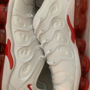 Nike vapormax plus nya  - Nya Nike vapormax plus  storlek 46 kan möttas upp eller frakta😊❤️