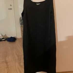 Svart klänning - Oanvänd. Mycket bra skick.