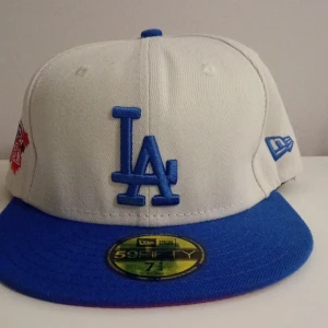 New era La fitted cap - Storlek 57.7 cm och lite använd. Lägre pris för snabb affär.
