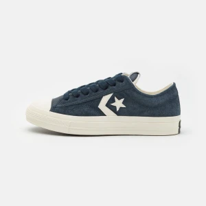Converse Star Player 76 - Köpte dessa för ungefär en månad för 979 på Zalando, de är i sprillans nytt skick då jag aldrig använt dem. Priset går att diskutera vid snabb affär! 