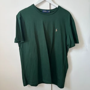 Ralph Lauren T-shirt helt ny  - Ralph Lauren T-shirt helt ny. Kvitto finns. Stl XXL (asiatisk stl). Egentliga stl M/L