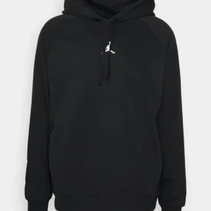 Nike jordan luvtröja - Köpt på sellpy men kommer tyvärr inte till användning. Ny kostar 849 kr