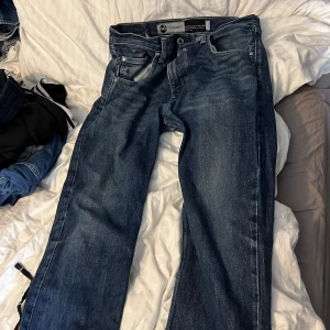 Levis jeans  - Lite slitna men har mycket kvar att ge 