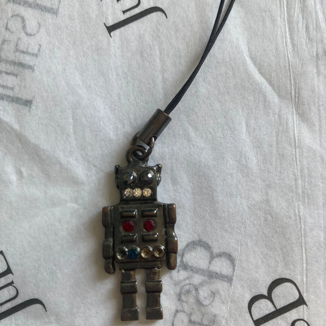 Robotformad hängsmycke med stenar - 1
