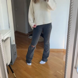 Low waist bootcut - Lågmidjade bootcut jeans från gina tricot💗 Superfint skick och inga defekter💖