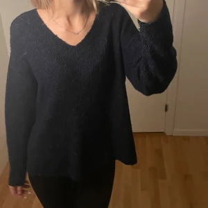 Stickad tröja - Jätte fin i bra skick och är öppen för prisförslag🩷
