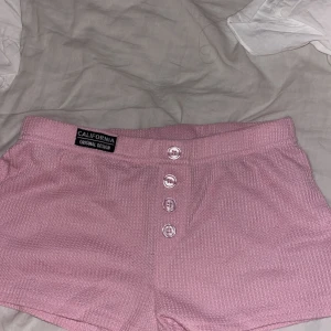Shorts - Pyjamas shorts, vet ej vart jag köpte dem. Lite lite genomskinliga men sitter superfint