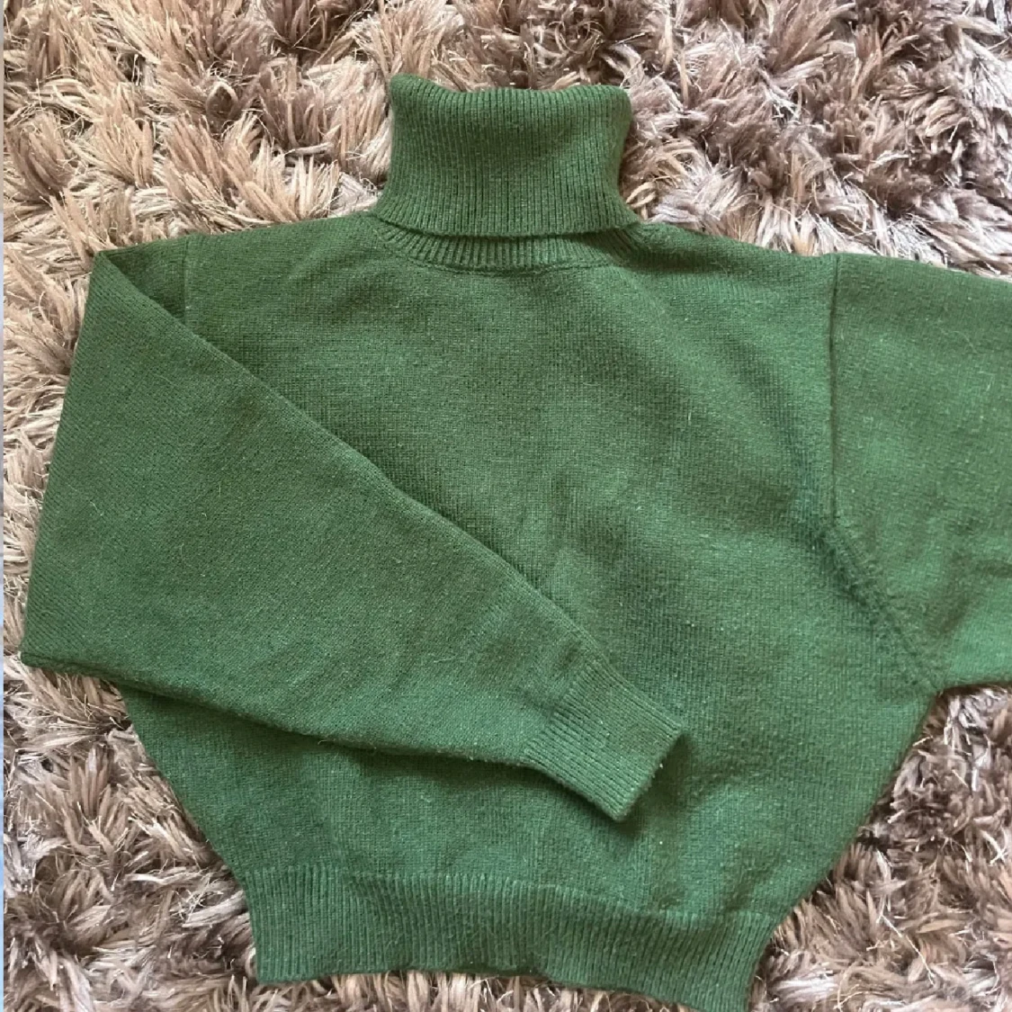 Olivgrön polotröja - 93