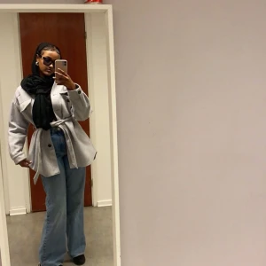 Jeans - Byxorna är nya från zara och köpte de för 400kr säljer för 100kr