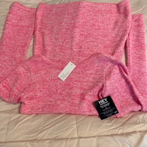 Långärmad miniklänning Nelly strl S. - Långärmad miniklänning från Nelly i storlek S. Oanvänd.