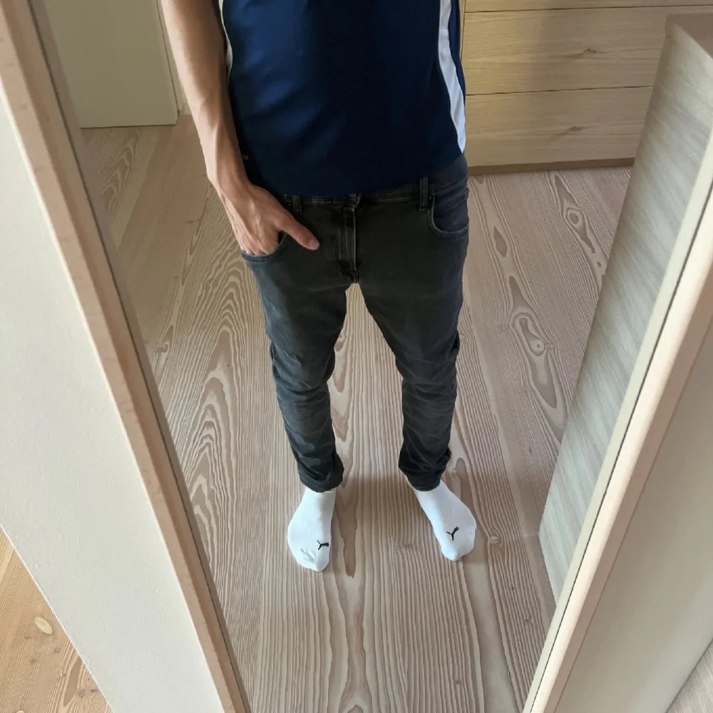 Replay jeans | skick 9/10 | Size - S | Modell - Hyperflex slim | Nypris - 1500 kr | Fraktar via PostNord eller instabox på köparens bekostnad | Om du har några frågor eller funderingar tveka inte att höra av dig!. Jeans & Byxor.