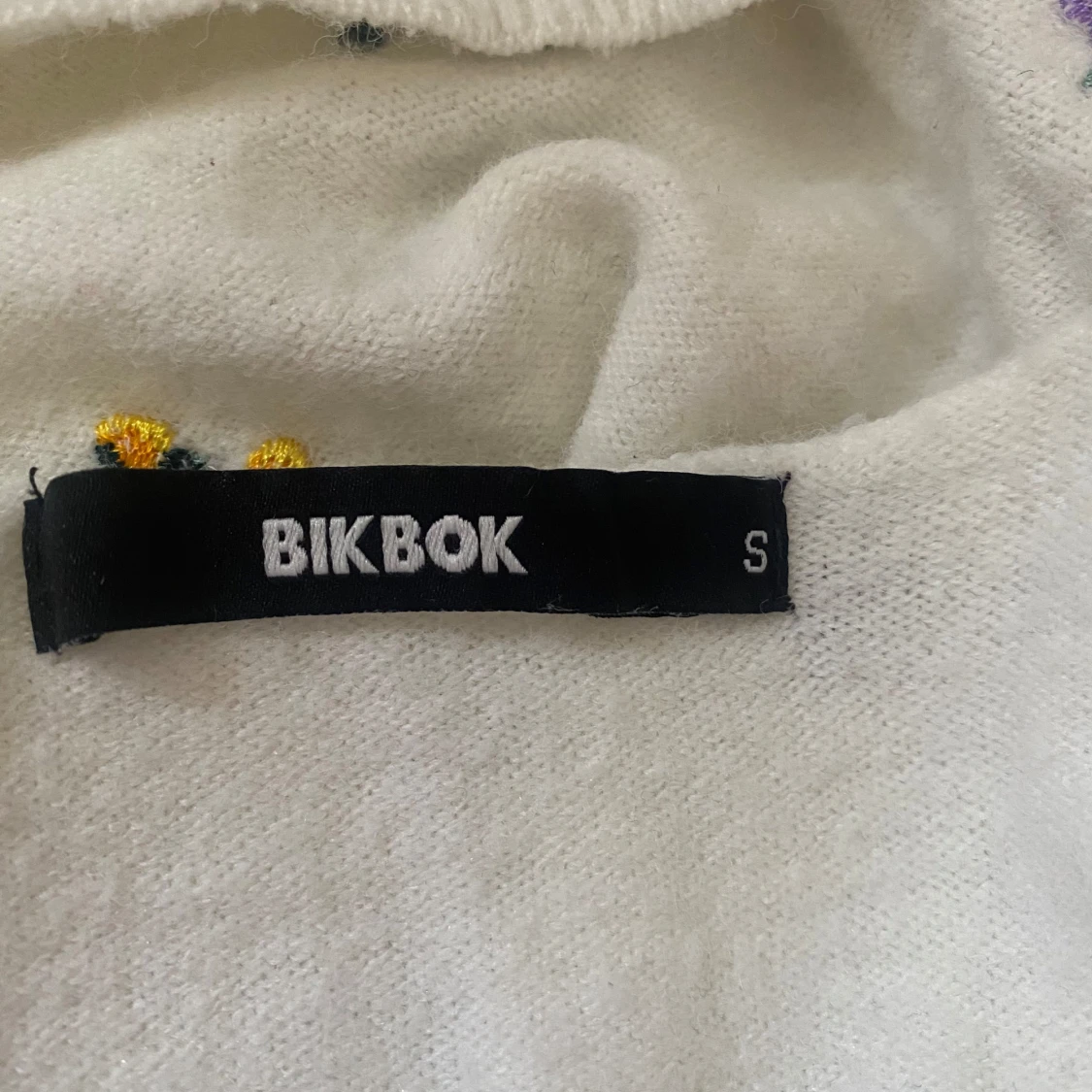 Stickat linne med blommor 💐 - 90