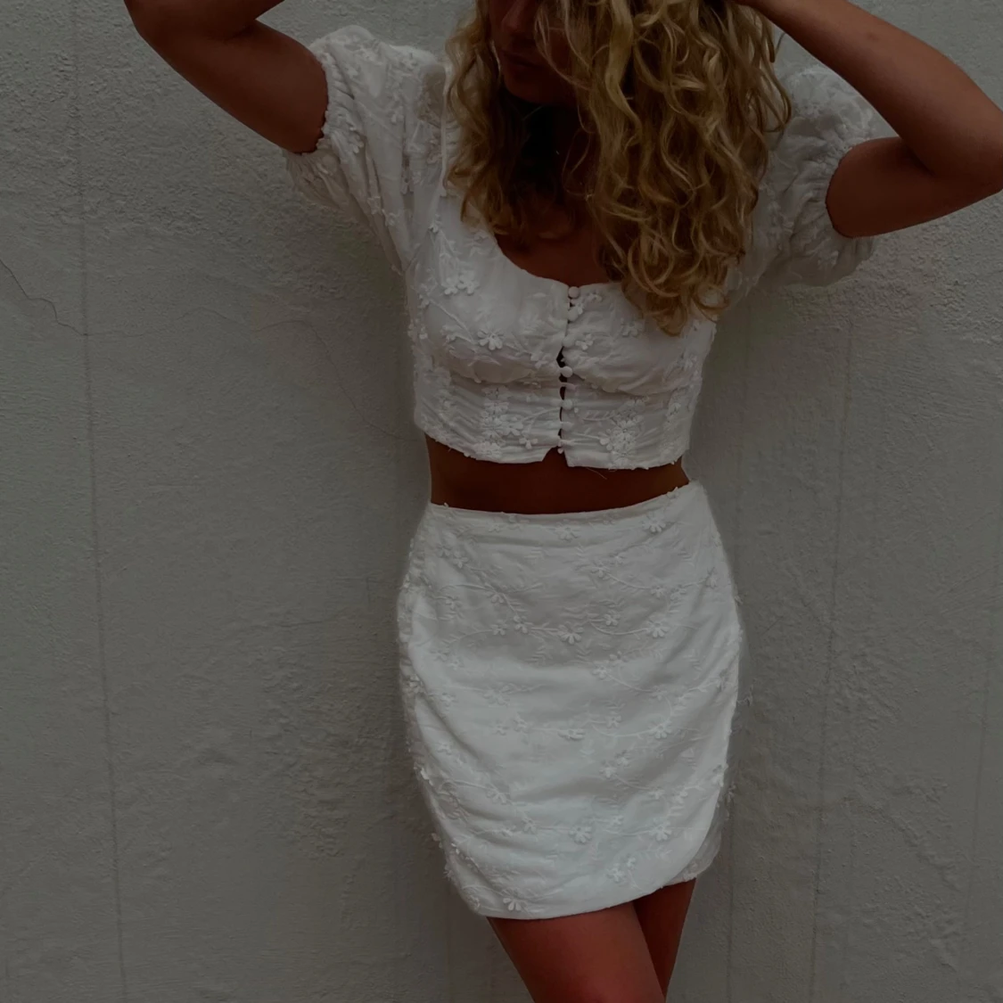 Chloe Schuterman X NA-KD set top+kjol