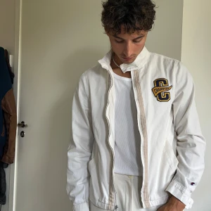 Vit Overshirt från Champion - Väldigt bra skick 