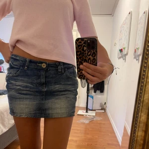 Mini jeans kjol - Lowwaist, midjemått 38cm, längd 29cm, bra skick💞