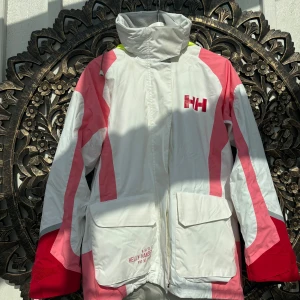 Helly Hansen  - Väldigt bra skick knappt anvönd