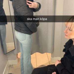 jeansss - jeans från hm, skriv privat för fler bilder orkar int ta nya just nu men använt max 2 gånger storlek 32, tror köpta för 350, vill tjäna lite på det därför det priset 