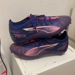 Puma ultra 5  - Säljer min Puma ultra 5 ultimate, är knappt använd. Är i storlek 42,5. 