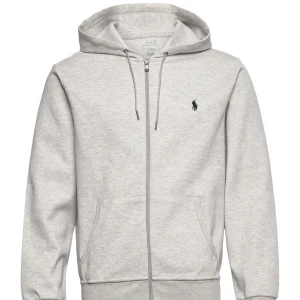 Polo Ralph lauren kofta grå - Hundra procent äkta, 10/10 i skick, nypris 2200 säljer den för 800 först till kvarn, tar bort annonsen när som.