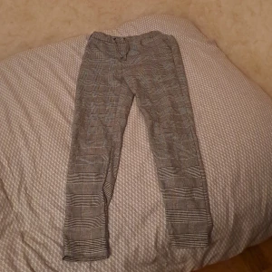 Stiliga byxor från only - Använd fåtal gånger, storlek 164
