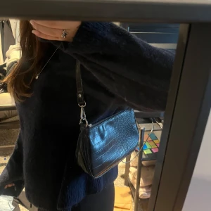 Svart väska från Gina - Väska från Gina Tricot, använd men inga skador!!💕 