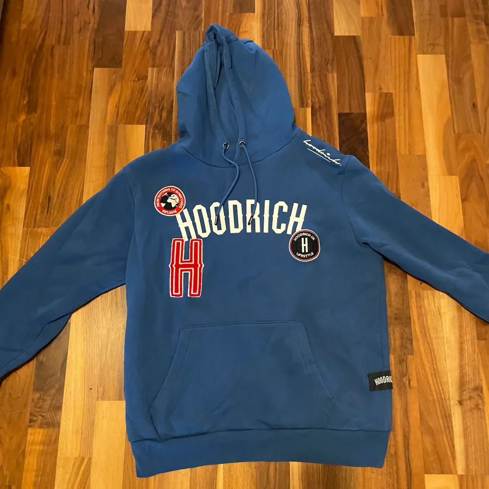 Väldigt bra skick.  Använt fåtal gånger hemma. Storlek L  Pris kan diskuteras.. Hoodies.