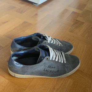 Saint Laurent skor - Riktigt snygga blåa saint Laurent skor 100% äkta med alla äktighetsbevis!