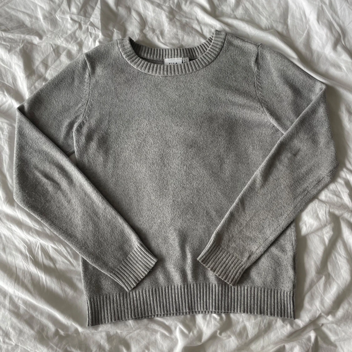 Grå stickad tröja - 91