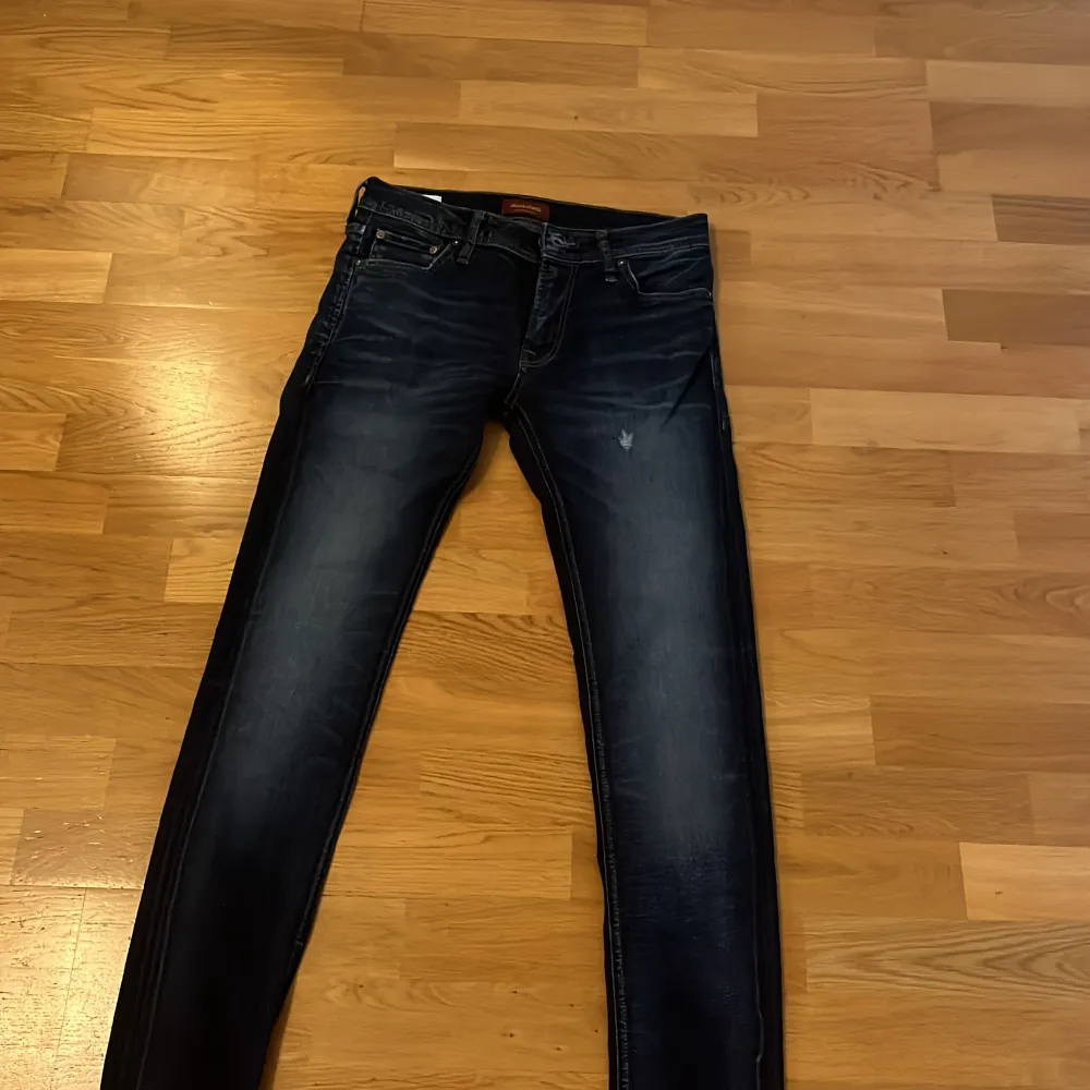 Säljer nu dessa Jack and jones jeans då dom inte passar mig använda typ 2 gånger kan även ta byten av plagg hör av er vid fler frågor😀 ny pris 699. Jeans & Byxor.