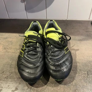 Fotbollsskor  - Storlek 42 2/3 Bra skick lite nötta där framme 