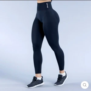 Dfyne träningstajts - Träningstajts från dfyne, nypris: 59 dollar (+tull). Bara testat aldrig använt då dom inte satt som tänkt 