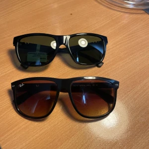  Rayban / Emporio Armani  -  Säljer två par riktiga fräscha Solglasögon Raaban har ett skick på 8/ 10 och ha lite repor men det syns inte. Empor Armani har på 10/10 Har aldrig  använt det. 1499 nypris, Emporia Armani kostar 1699 ny. säljer det styck skriv gärna vilka ni vill ha
