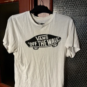 Vans tee - Mycket använd sitter som xs