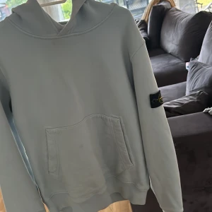 Väldigt fin stone island hoodie - Ljus blå Stone island Hoodie i bra kondition