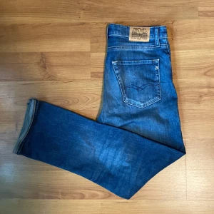 Replay jeans - Hej säljer nu dessa feta replay jeans! skick 9/10🤩  Storlek 14A (passar som 28/30) Vid frågor eller bilder kom privat!💪🏽👌🏼