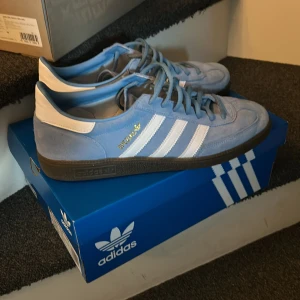 Adidas spezial  - Använt dom 4-5 gånger   10/10 skick