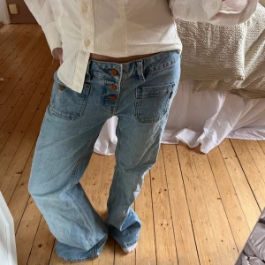 Jeans  - Superfina Lågmidjade jeans med fickor. Jättesnygga men de är för stora för mig tyvärr