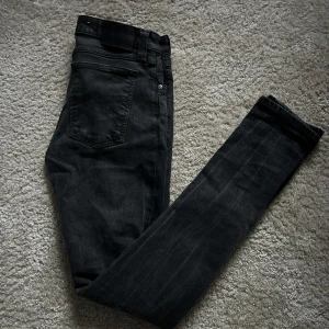 Nudie jeans - Säljer nu mina sjukt snygga Nudie jeans, inte särskilt använda mycket bra skick. Skriv om ni vill ha fler bilder eller undrar nåt.