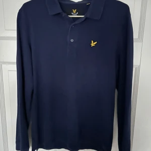 Lyle & scott  - Jag säljer nu min sjukt snygga piké då den blivit för liten, bra skick 8/10. Tveka inte på skriva om ni har några funderingar 