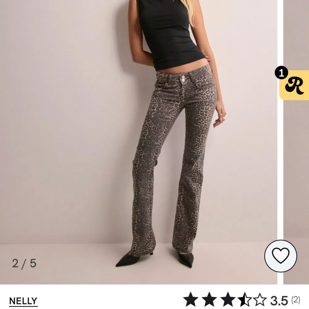 Slutsålda leopard jeans från Nelly i st 36. Jeans & Byxor.