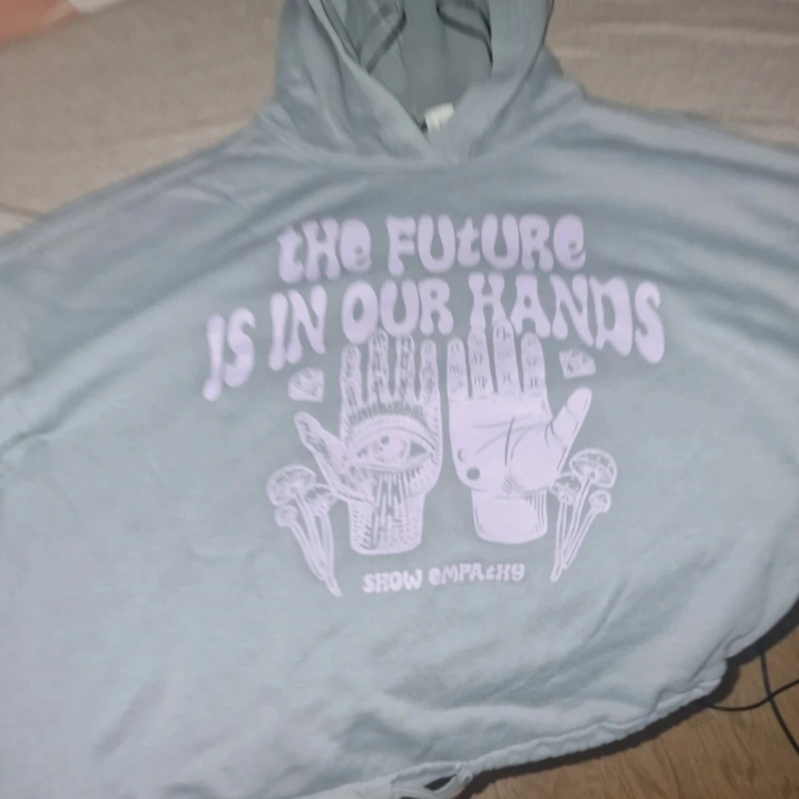 Grå hoodie med tryck - 90