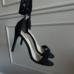 Klackskor - Fina klackskor från nelly, använda en gång och har en klackhöjd på 10cm 🖤